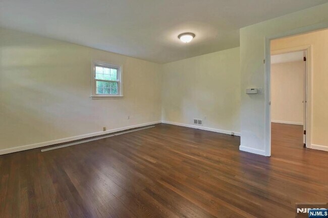 Building Photo - 4 Marconi St
