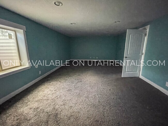 Building Photo - 4552 Long Way