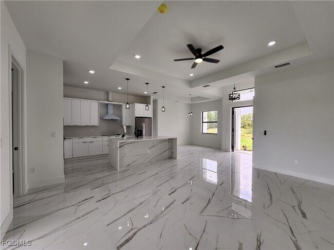 Building Photo - 3302 E 18th St