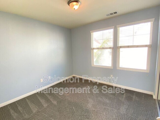 Building Photo - 765 Harbor Cliff Way