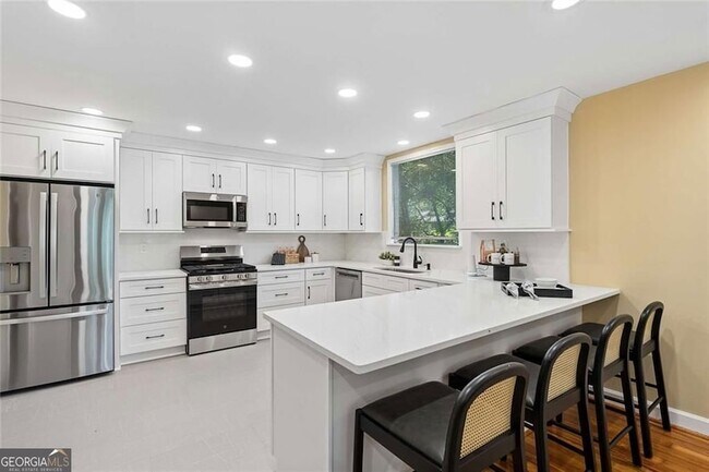 Building Photo - 805 Holmes St NW