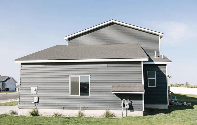 Building Photo - 1654 Angela St