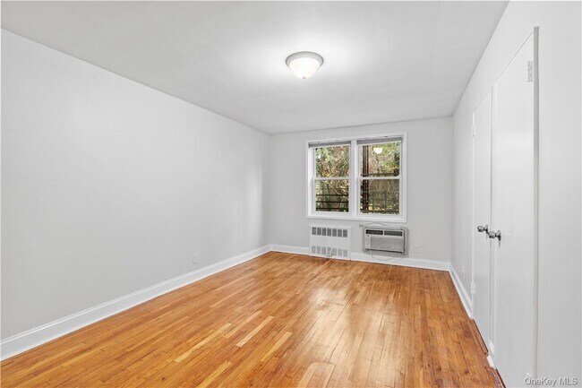 Building Photo - 700 Scarsdale Ave