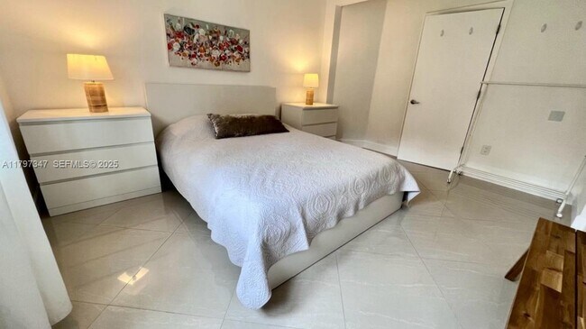 Building Photo - 19701 E Country Club Dr