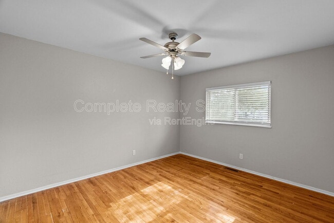 Building Photo - 12464 Glengate Dr