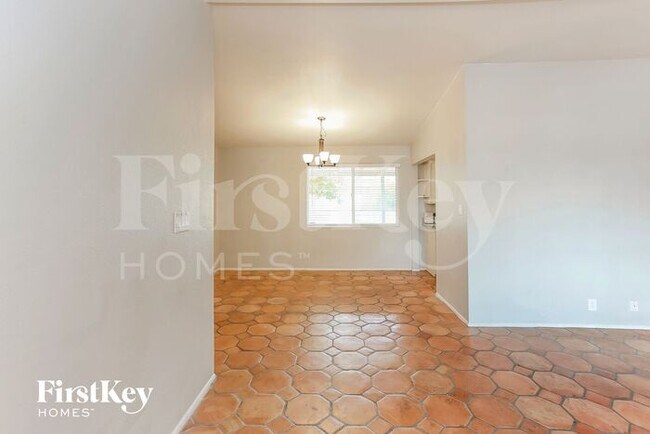 Building Photo - 7744 N 21st Ave