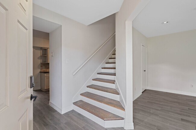 Building Photo - 1928 Augusta Dr