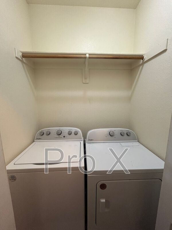 Building Photo - 2670 N Valencia Ave