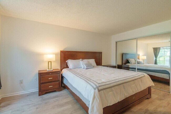 Building Photo - 1050 Crystal P Way