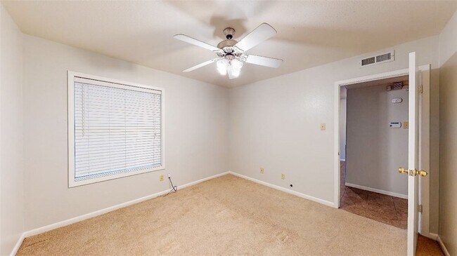 Building Photo - 1326 Airline Dr