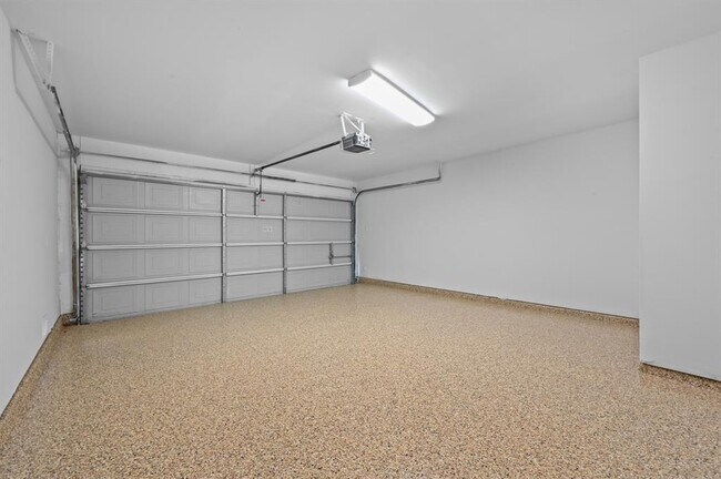 Building Photo - 2412 Regal Park Ln