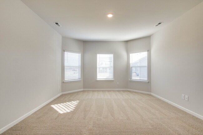 Building Photo - 2404 Alberto Dr