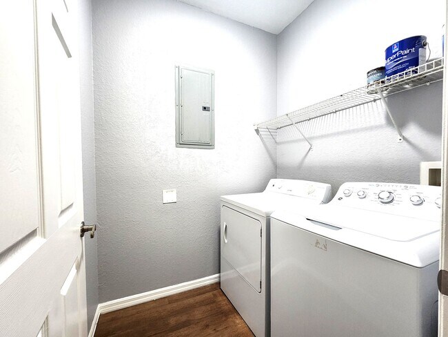 Building Photo - 3rd Floor Condo; Gated Community; Resort S...