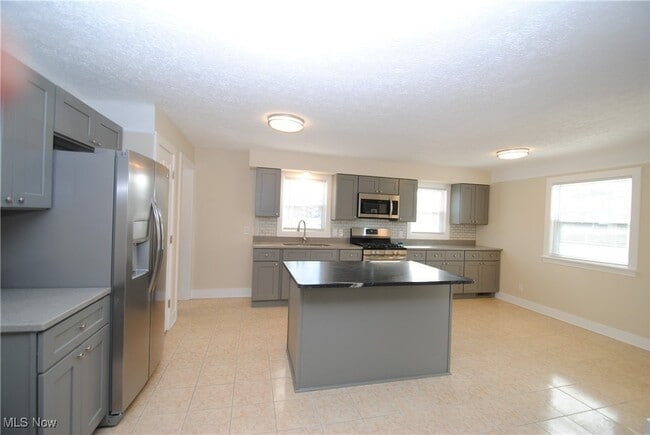 Building Photo - 26650 Detroit Rd