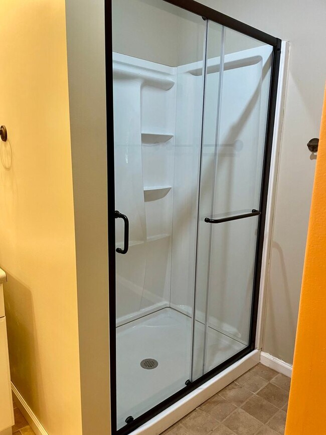 Building Photo - 418 Summit View Rd