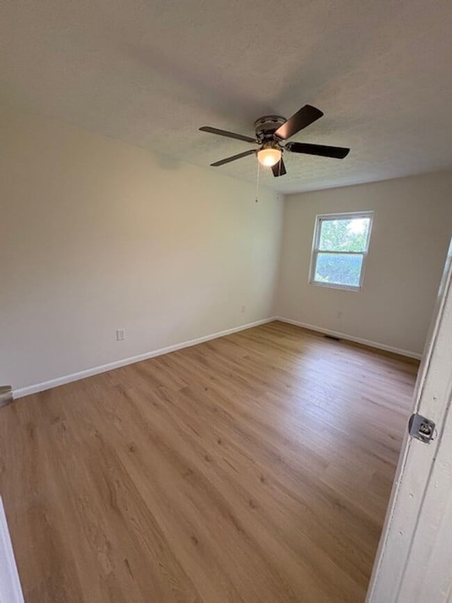 Building Photo - Newly Renovated 5 Bedroom in South Linden/...