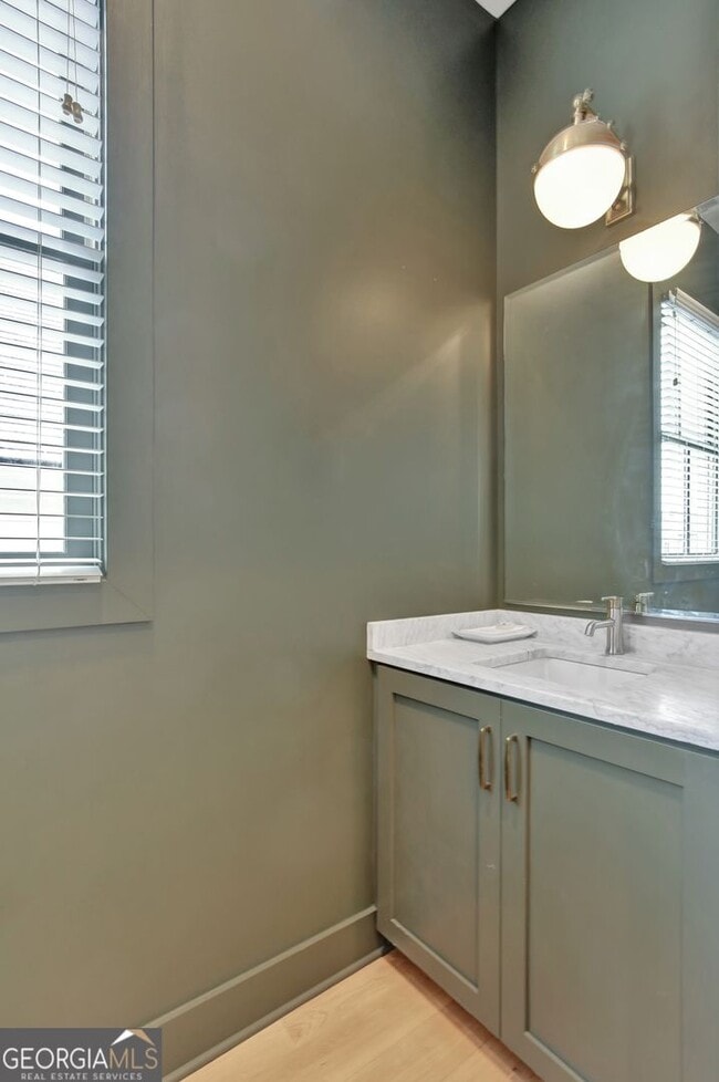 Building Photo - 2bd/2.5ba in Trilith. LakeFront Views!