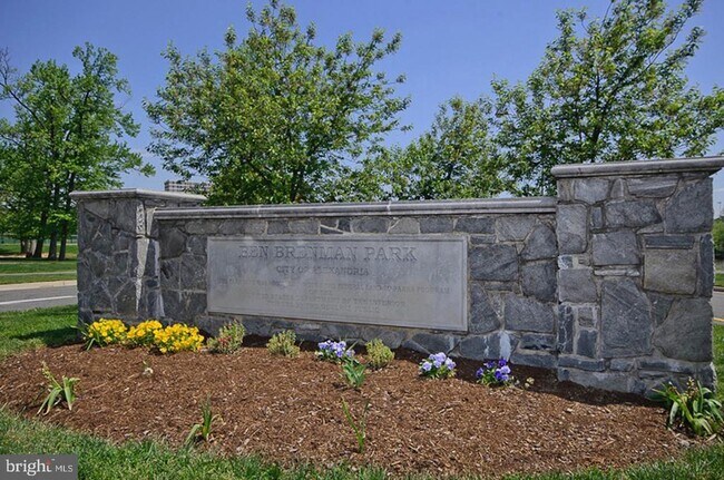 Building Photo - 4951 Brenman Park Dr