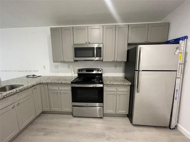 Building Photo - 2561 NW 4th St