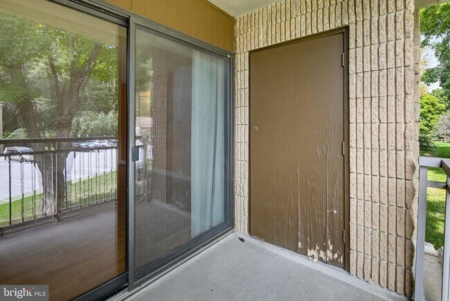 Building Photo - 5911 Tamar Dr
