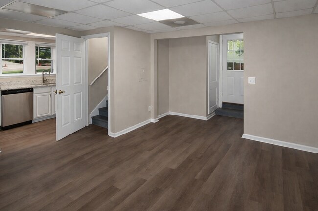 Building Photo - 471 E Montgomery St