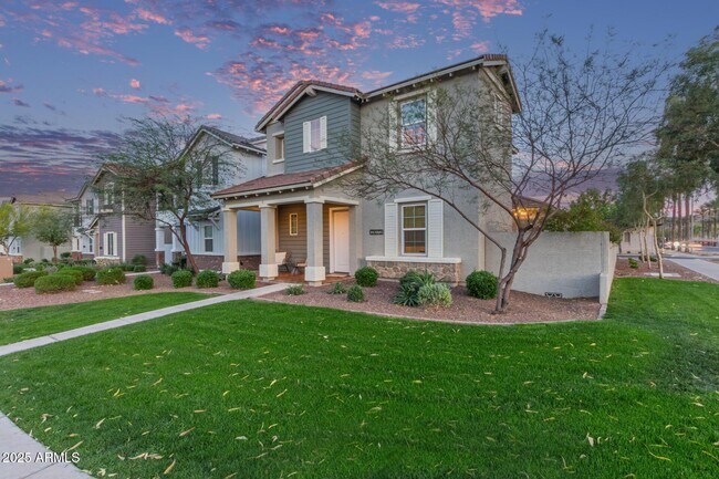 Building Photo - 21073 W Sunrise Ln