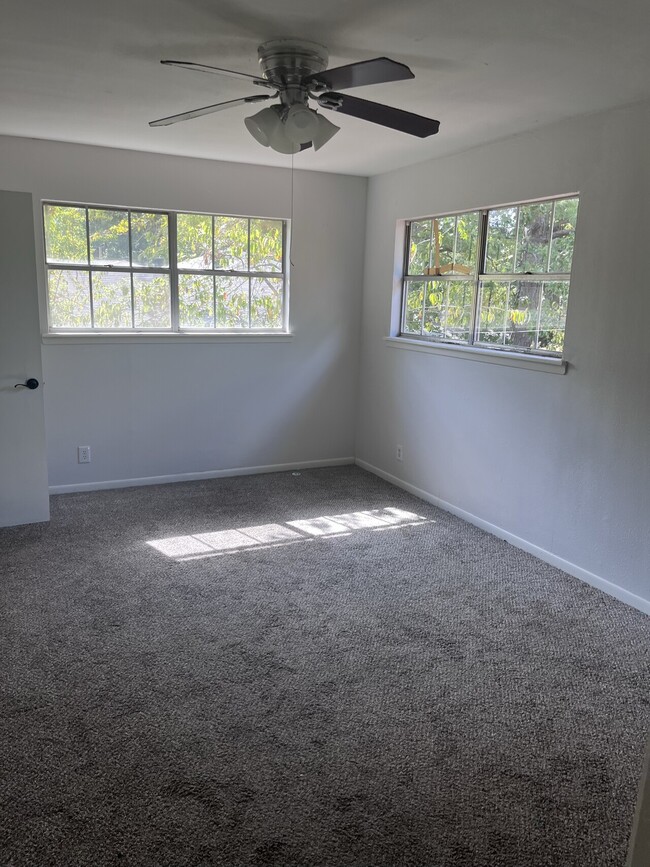 Building Photo - Aberdeen Duplex