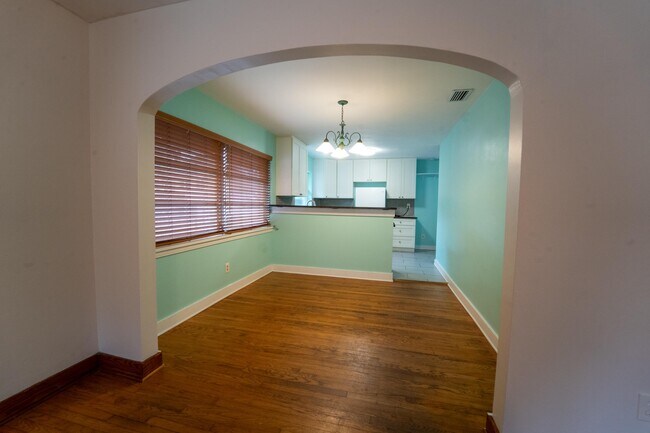 Building Photo - 64 Fullerwood Dr