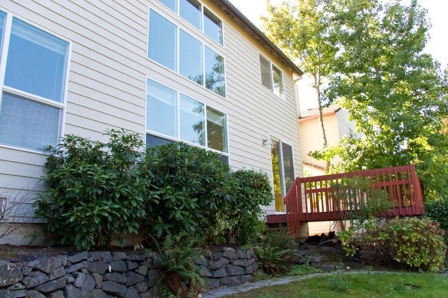 Building Photo - Fantastic Bethany Home with Attached Garag...