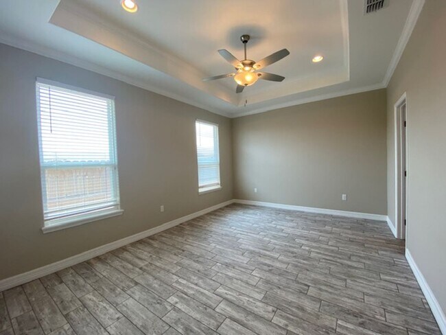 Building Photo - DCR642