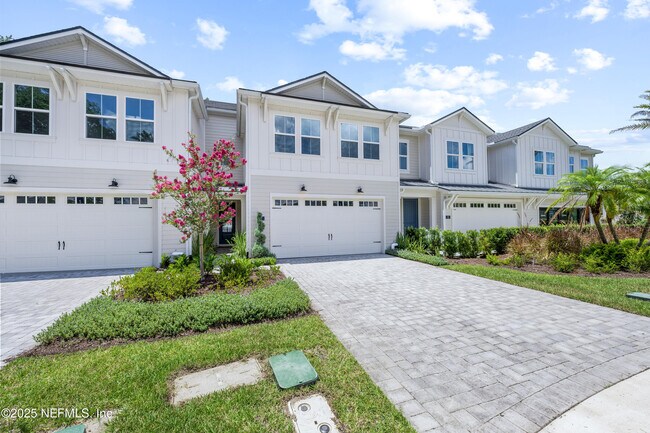 Building Photo - 27 Oak Pk Dr