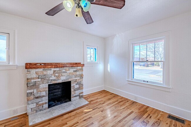 Building Photo - 720 Marquette Ave NW