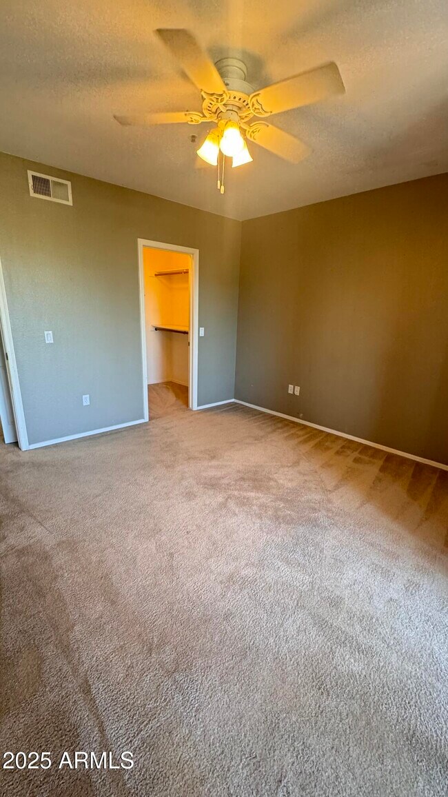 Building Photo - 4925 E Desert Cove Ave