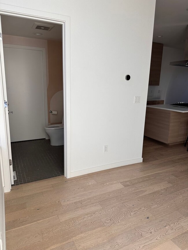 Building Photo - 3 Bedroom 3.5 Bath River Views - Walk to Old Mill