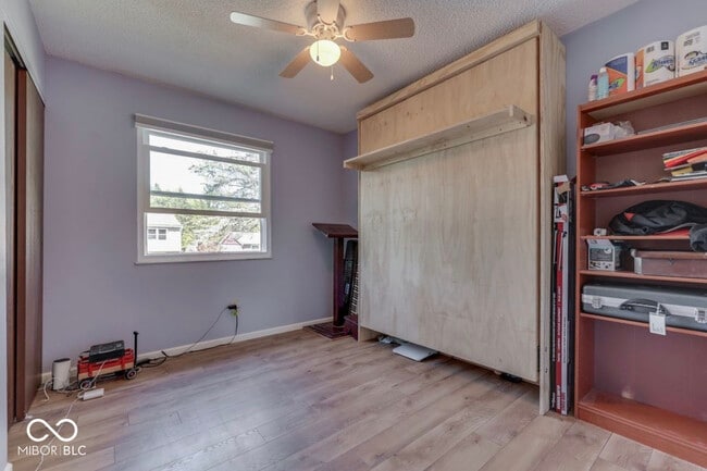 Building Photo - 3935 Mistletoe Dr