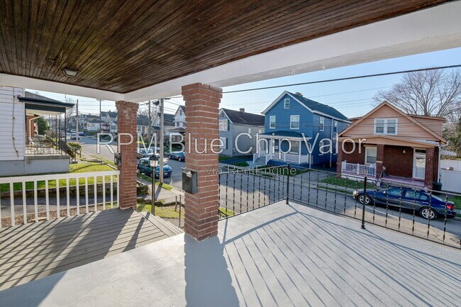Building Photo - 5214 Warren Ave