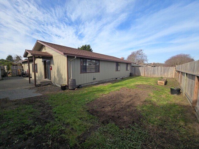 Building Photo - Remodeled 3BD/2A Arcata home close to parks, schools!