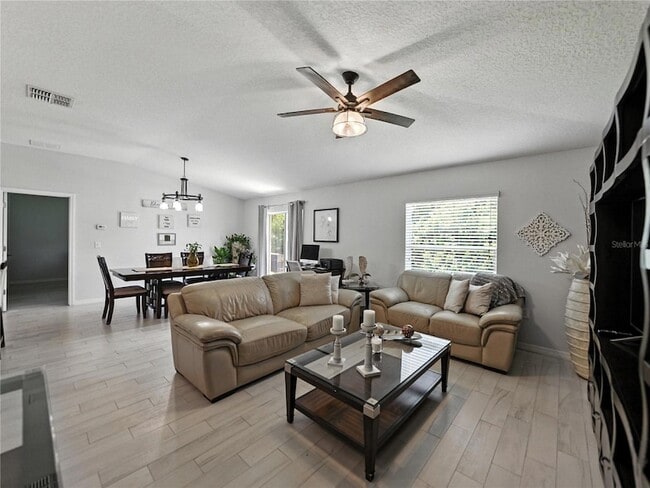 Building Photo - 149 Cascade Bend Dr
