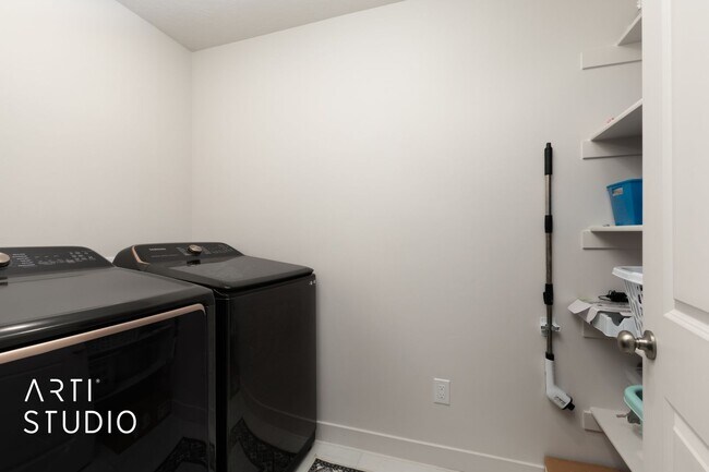 Building Photo - 2577 N Velvet Moon Dr