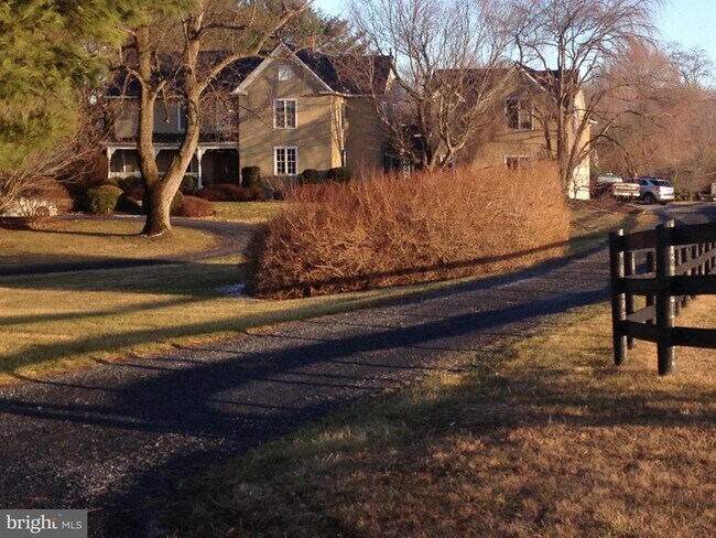 Building Photo - 1654 Milldale Rd