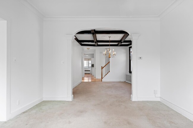 Building Photo - 31 E 40th St