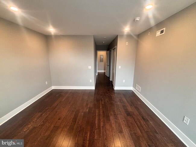 Building Photo - 3255 Ridge Ave