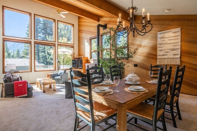 Building Photo - 283 Monterey Pine Rd