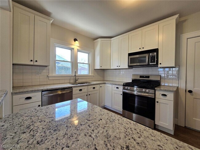 Building Photo - 13839 Clifton Blvd