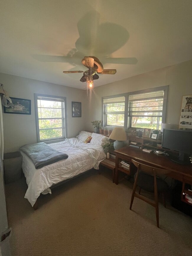 Building Photo - Cozy 2 Bed/1 Bath House, Park Like Setting, Pet Friendly, Fenced Yard