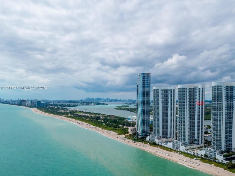 Primary Photo - 15901 Collins Ave