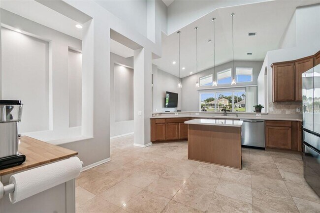 Building Photo - 16106 Rambling Rd