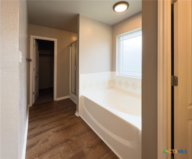 Building Photo - 308 Oak Ridge Dr