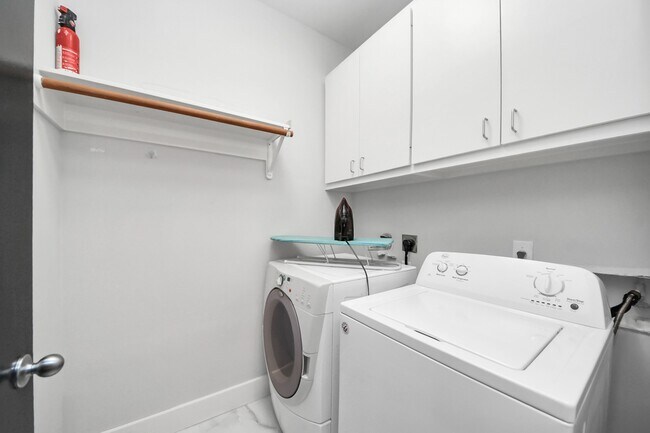 Building Photo - 9715 Riddlewood Ln