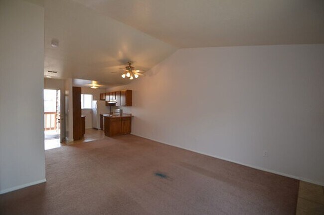Building Photo - $500 OFF MOVE IN SPECIAL-  2BD/2BA with in unit washer/dryer